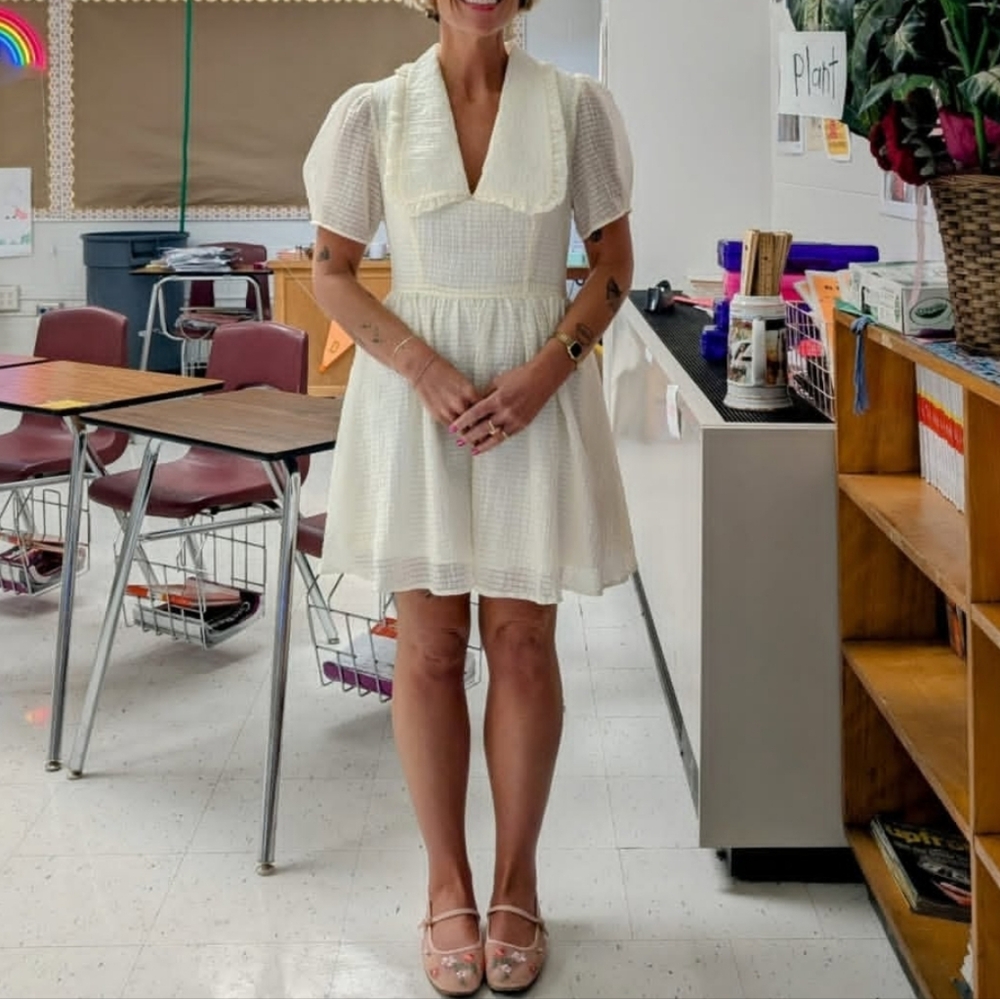 Lush Cream Textured Dress with Peter Pan Collar - Picture 2 of 4